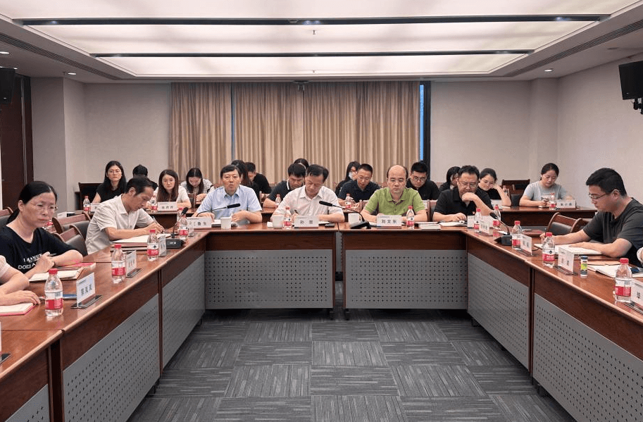 誠通國貿(mào)黨委開展主題教育專題學(xué)習(xí)研討會(huì)